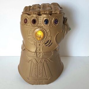 Avengers: Thanos' Infinity Gauntlet, Hasbro 2017, Makes a Sound & Lights Up